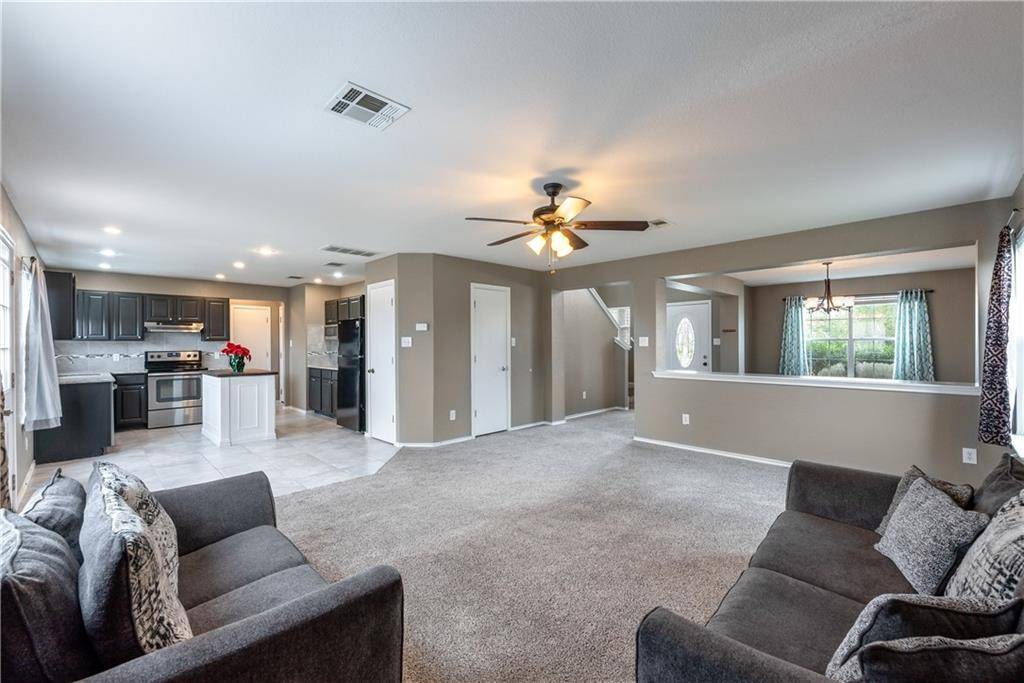 301 Flinn ST, Hutto, TX 78634