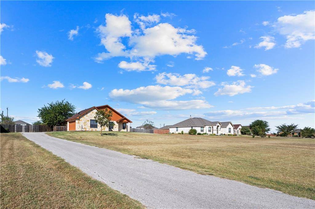137 Oak Stone DR, Jarrell, TX 76537