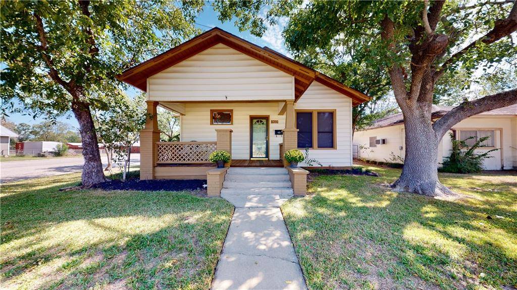 494 N Madison ST, Giddings, TX 78942