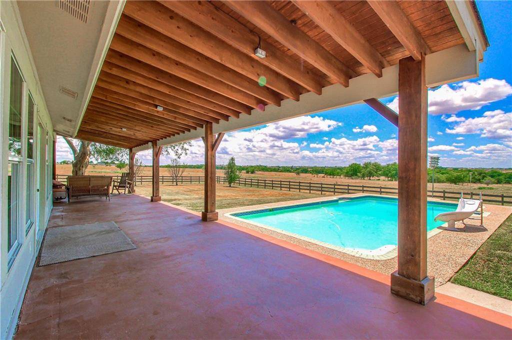 2750 County Road 100, Hutto, TX 78634