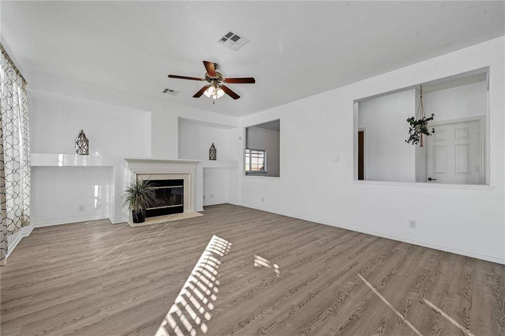 150 Mistletoe LN, Kyle, TX 78640