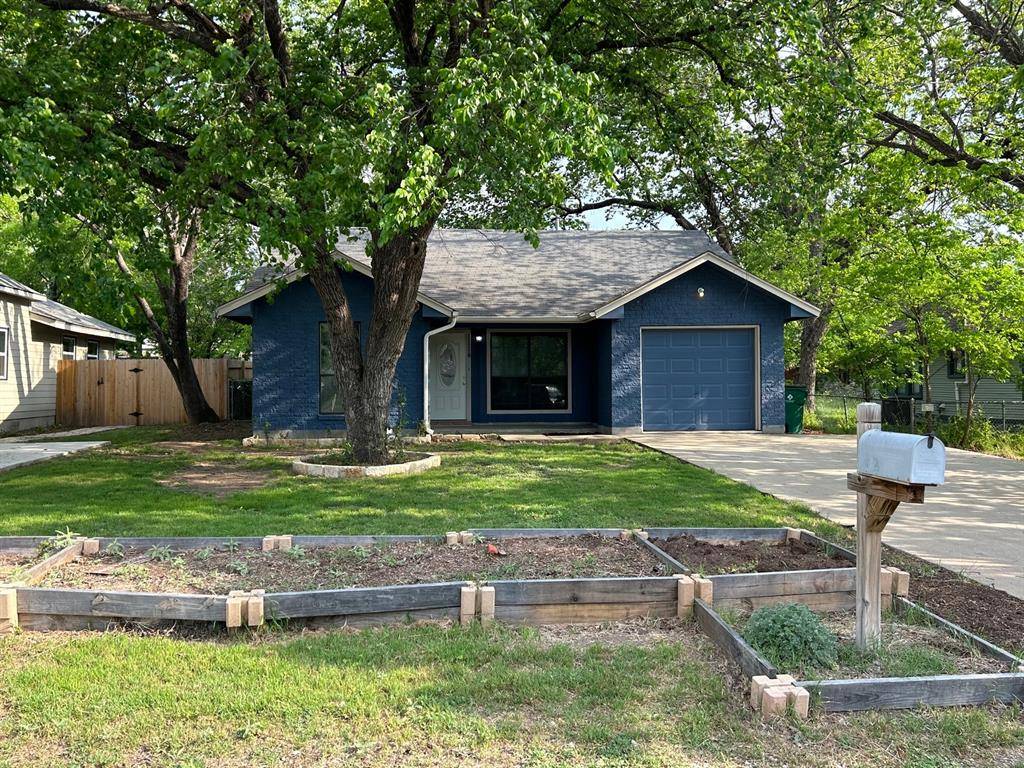 1114 W 3rd ST, Taylor, TX 76574