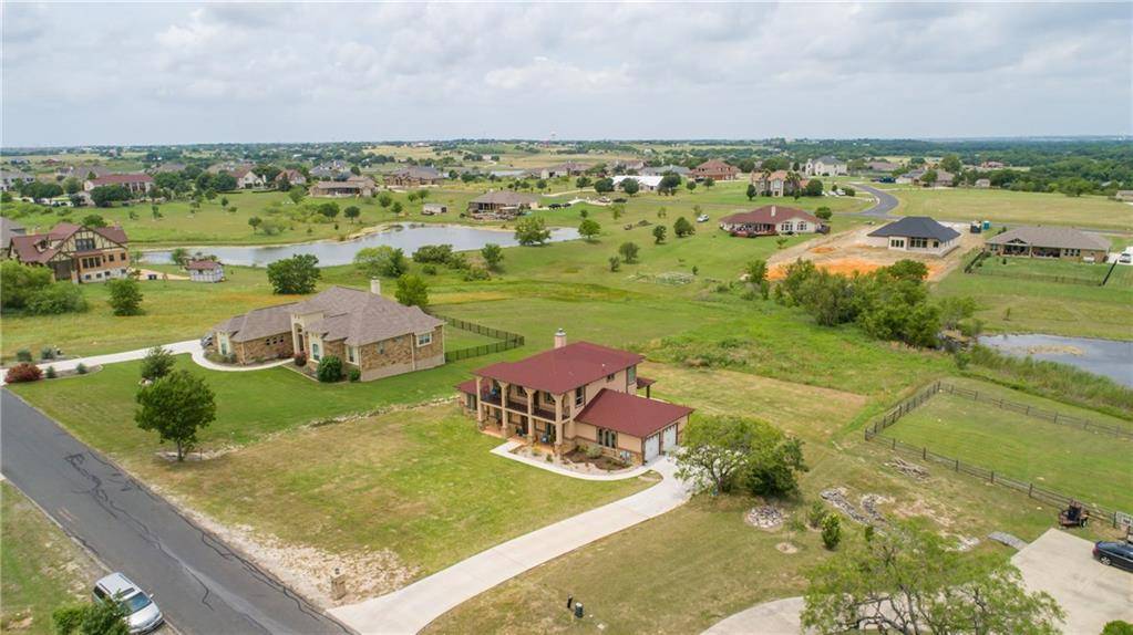 325 Comanche CIR, Hutto, TX 78634