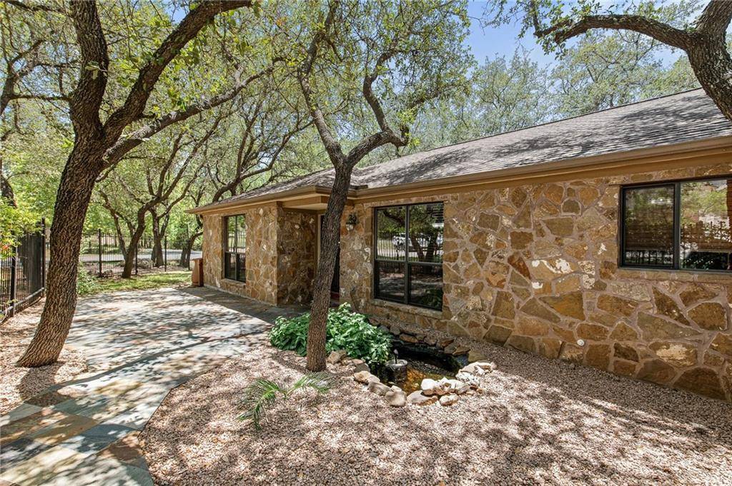 402 S Cowal DR, Spicewood, TX 78669