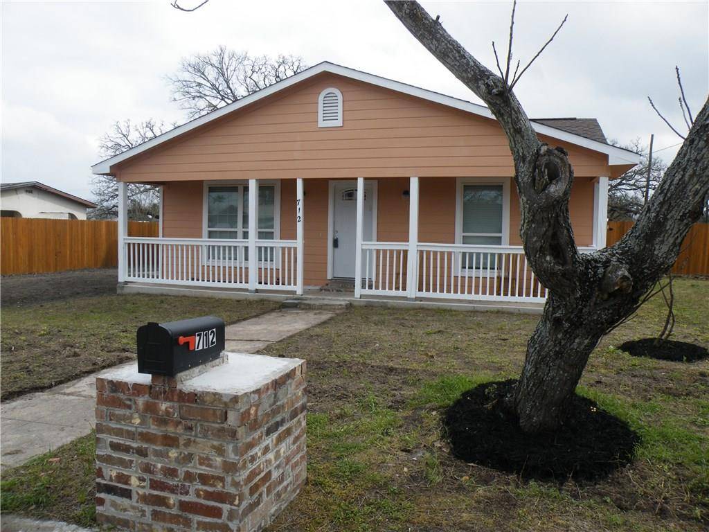 712 N Harris ST, Giddings, TX 78942