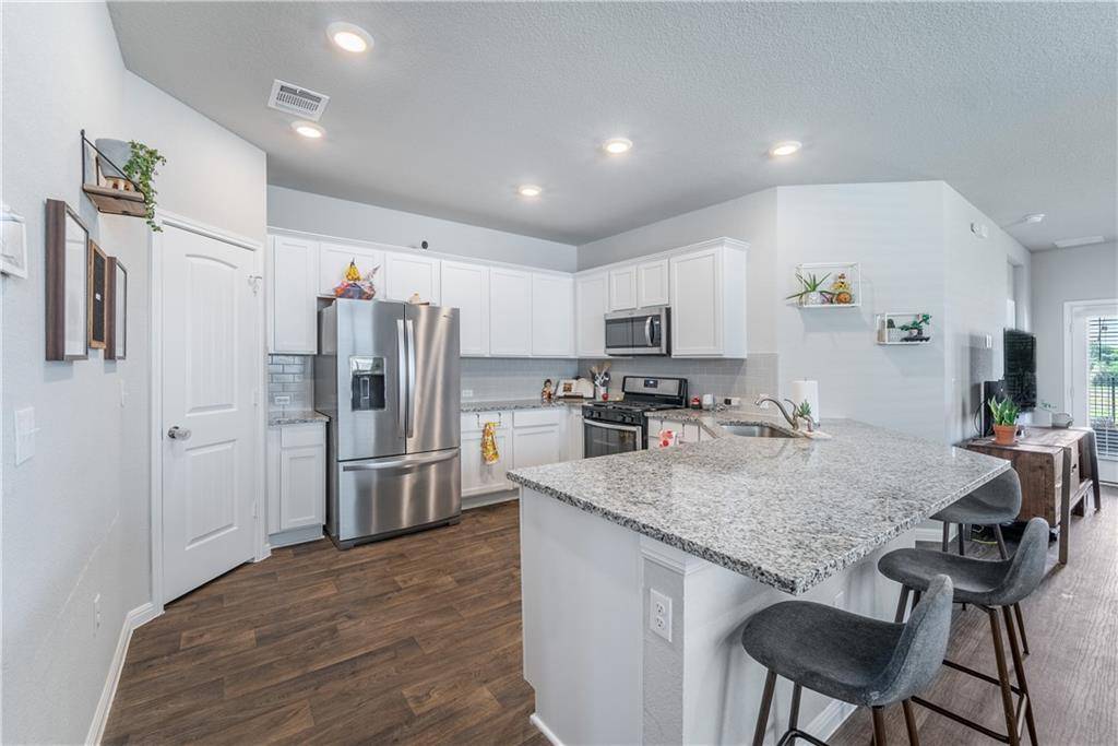 601 Bluffview DR, Bastrop, TX 78602
