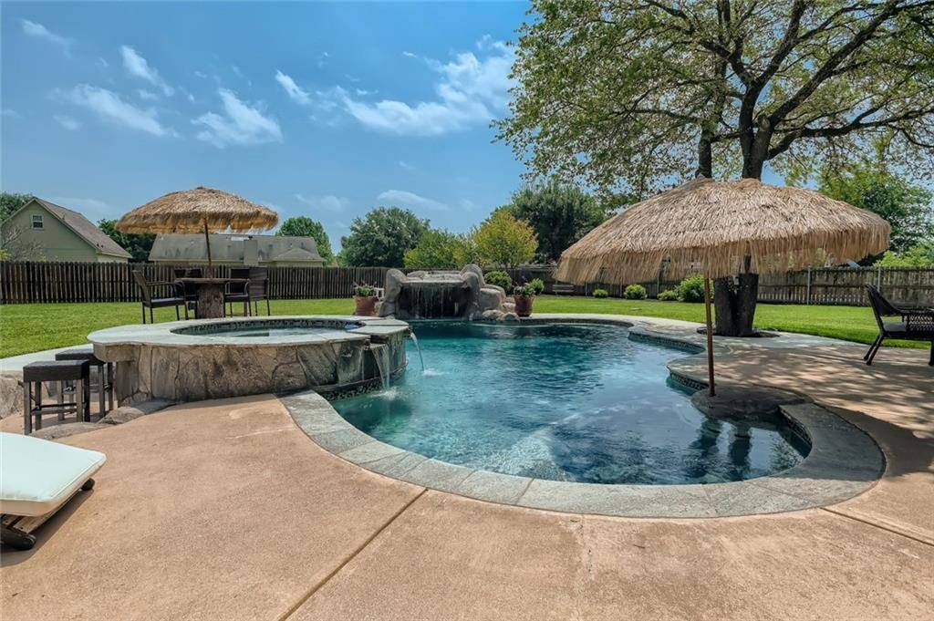 219 Spotted Fawn DR, Hutto, TX 78634