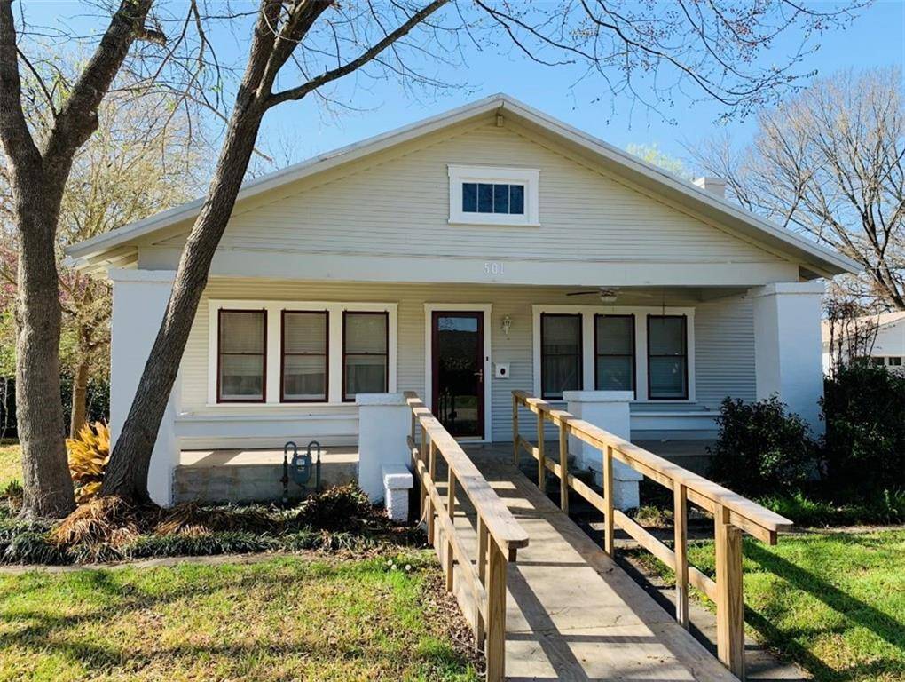501 E 7th ST, Cameron, TX 76520