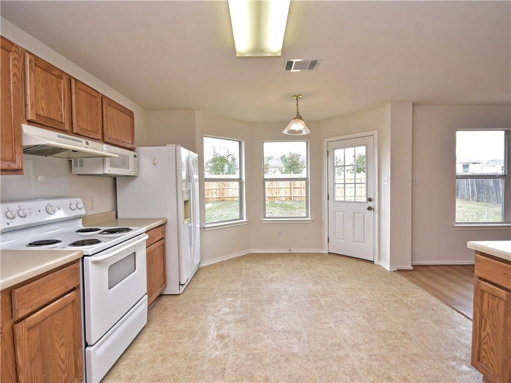 216 Sylvan ST, Hutto, TX 78634