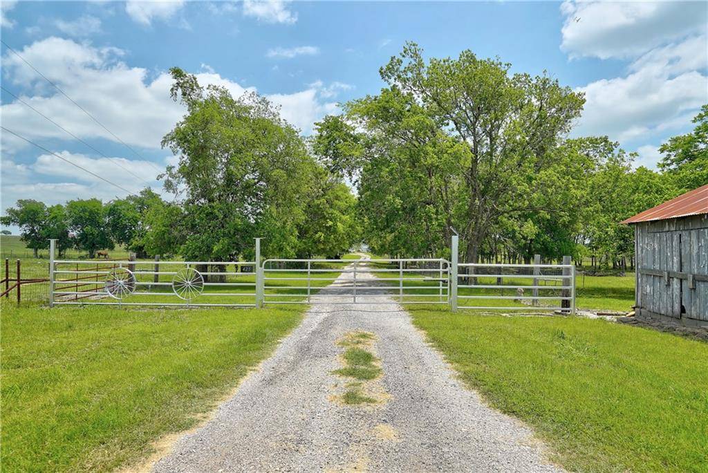 425 Private Road 915 RD, Georgetown, TX 78626