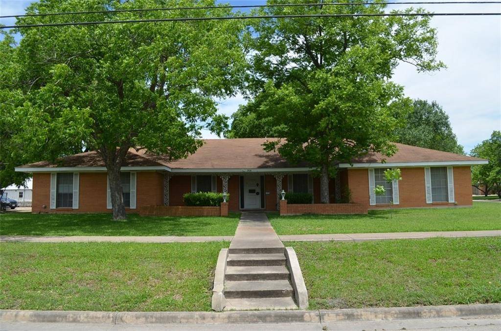 904 Davis ST, Taylor, TX 76574