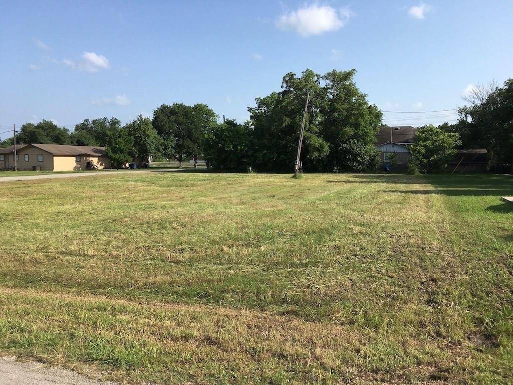 210 E Wheeler ST, Manor, TX 78653