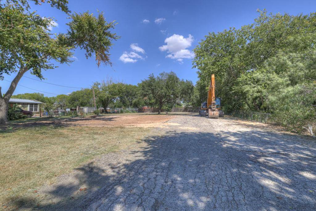209 Country LN, Kyle, TX 78640