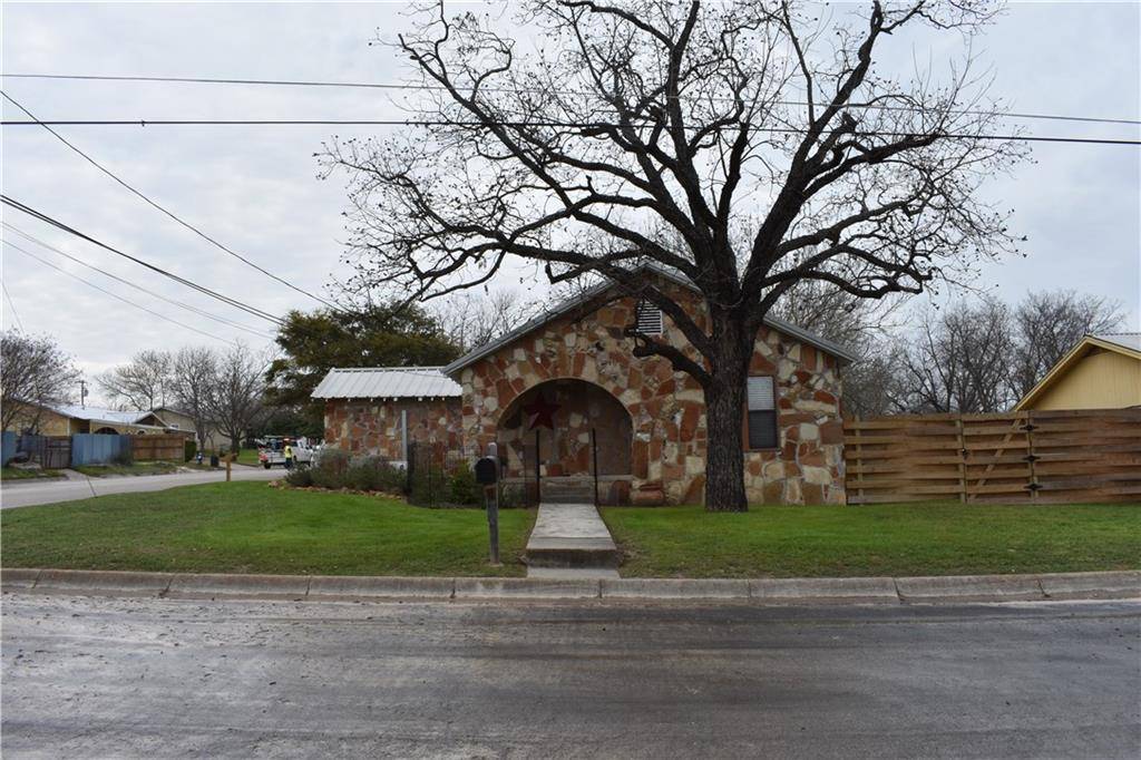 302 N Arnold ST, Lampasas, TX 76550