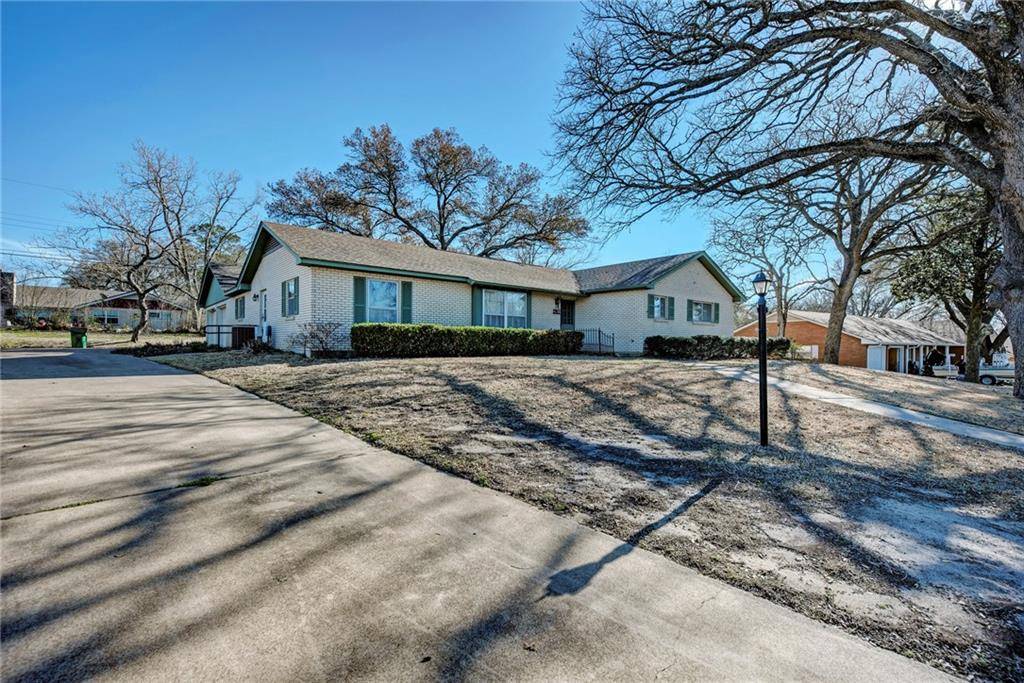 1907 Mistletoe LN, Rockdale, TX 76567