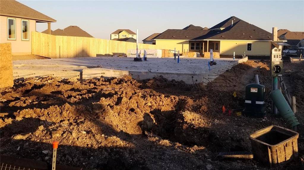 212 Whisper Rill DR, Hutto, TX 78634