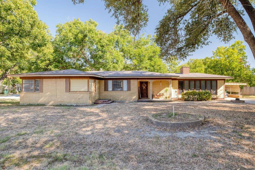 204 W Gibson, Thorndale, TX 76577