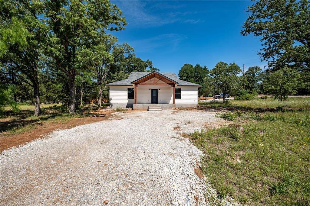 190 Moon Mist DR, Bastrop, TX 78602