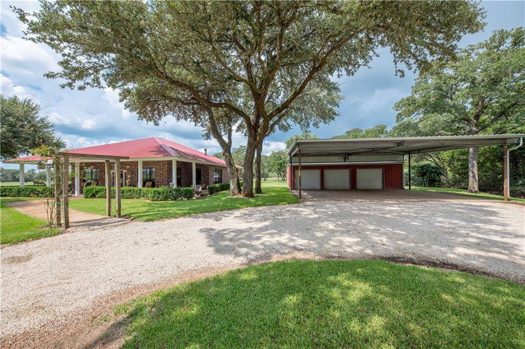 393 CR 131A, Hallettsville, TX 77964