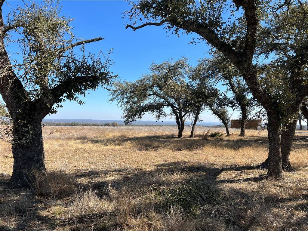 111 Axis CIR, Fredericksburg, TX 78624