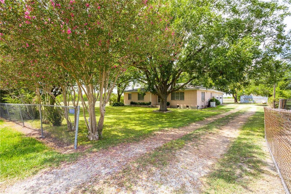 1816 S Kessler Avenue, Schulenburg, TX 78956