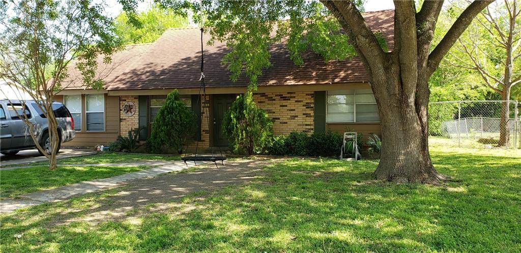 411 Candlelight LN, San Marcos, TX 78666