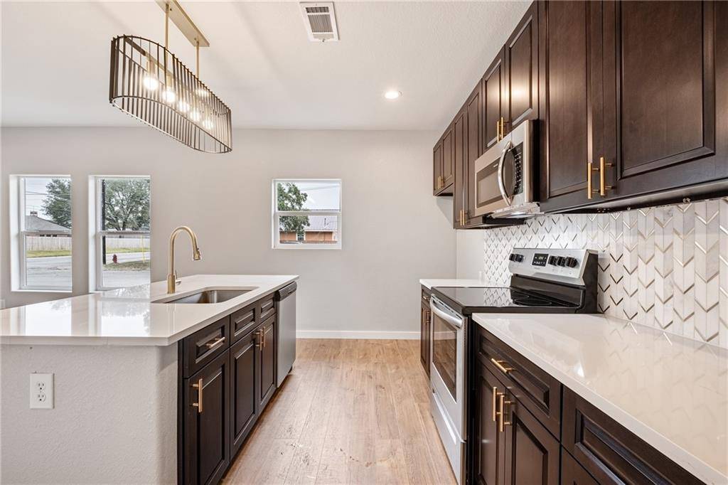 618 S Polk ST, Giddings, TX 78942