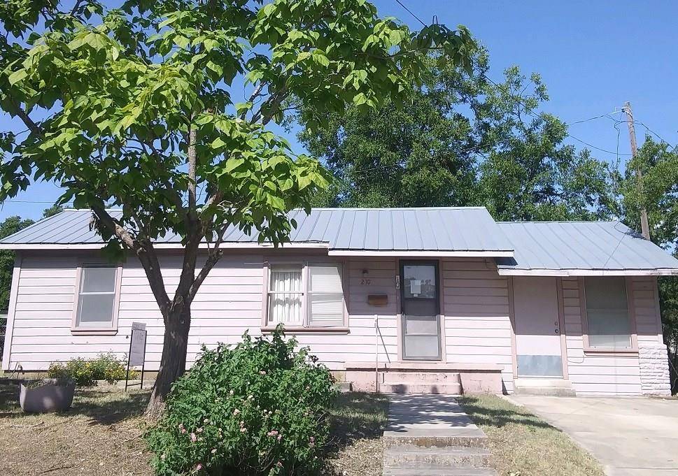 210 N Porter ST, Lampasas, TX 76550