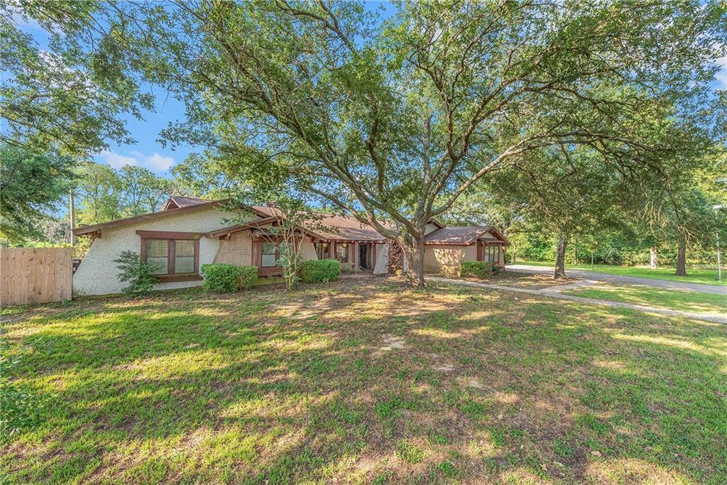 1203 Calvert ST, Hearne, TX 77859