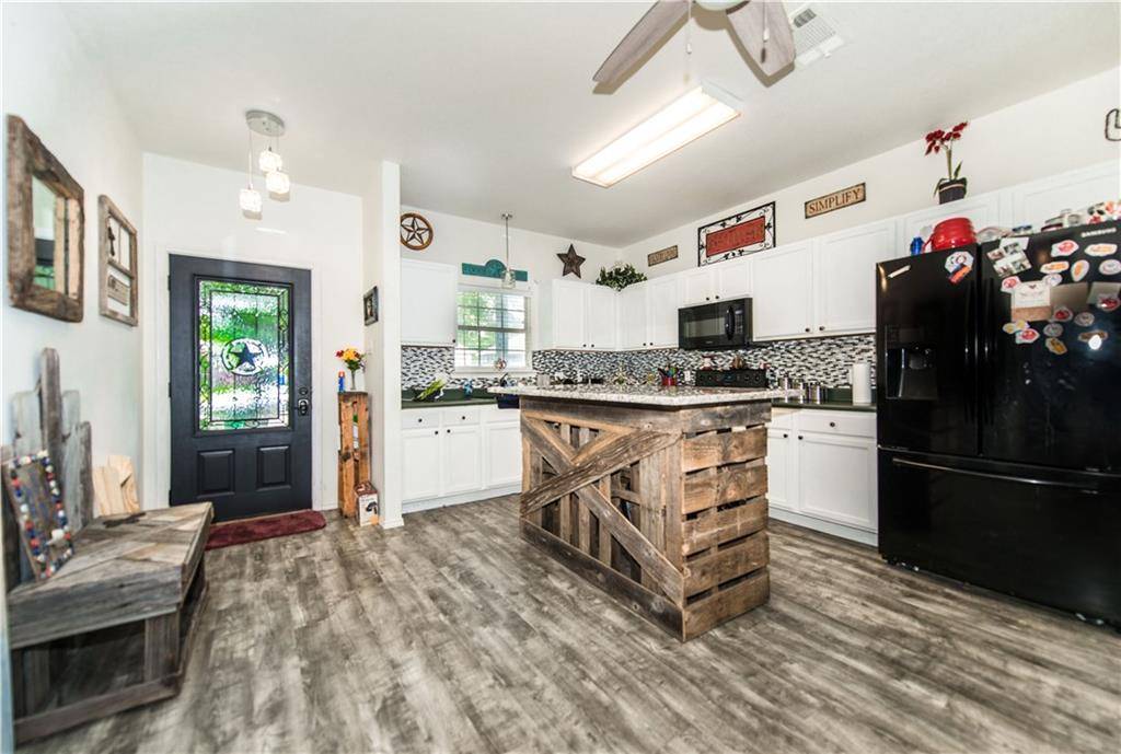 404 Sabrina DR, Taylor, TX 76574