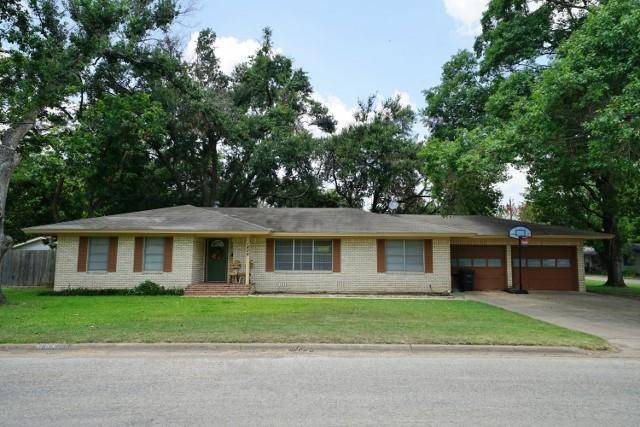 1406 N Jackson Ave, Cameron, TX 76520