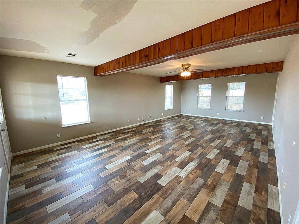 4025 W FM 696, Lexington, TX 78947