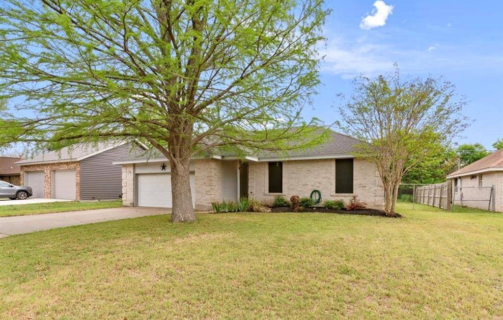 2502 Cherrylawn DR, Taylor, TX 76574