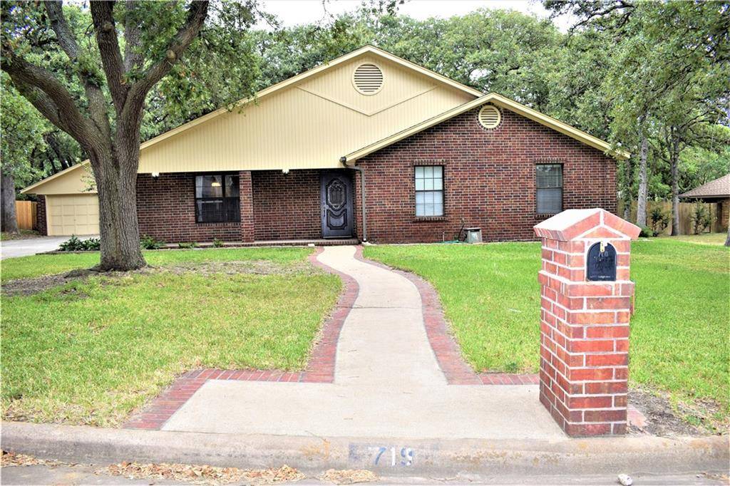 719 Enfield DR, Rockdale, TX 76567