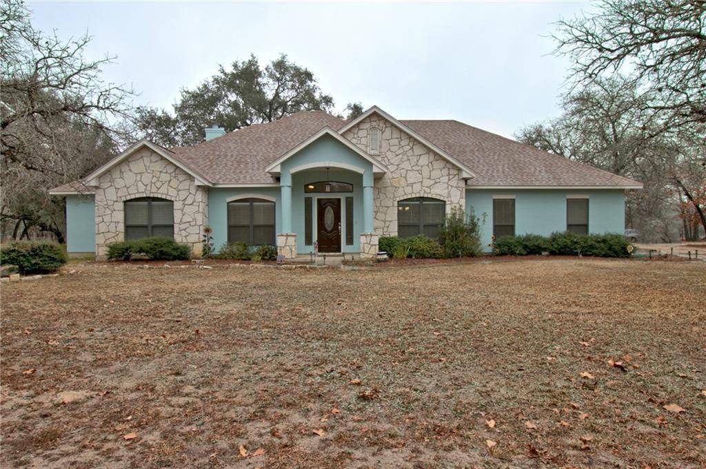 360 Shannon Ridge DR, Floresville, TX 78114