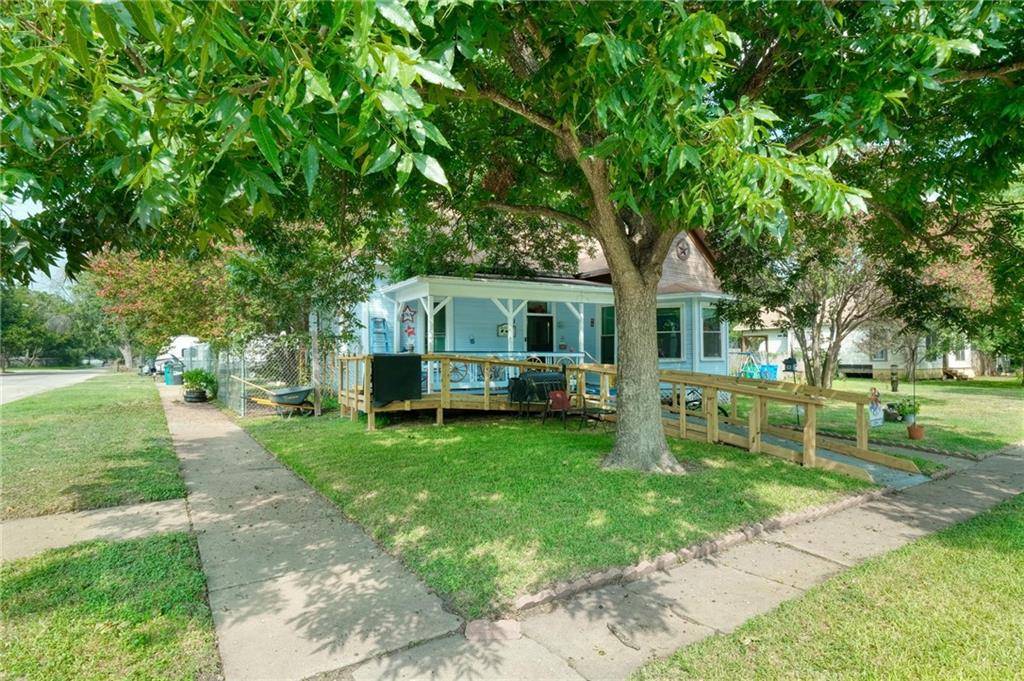 901 Fowzer ST, Taylor, TX 76574
