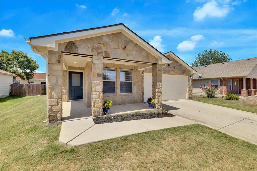 2183 Green Meadows LN, Buda, TX 78610