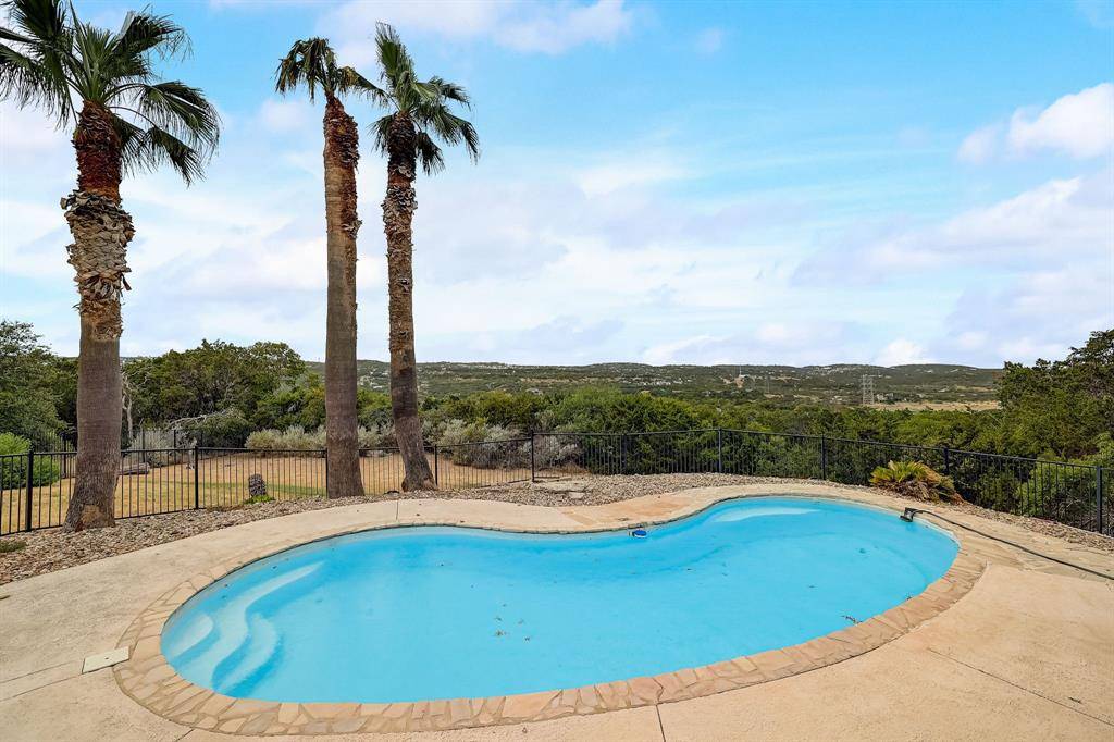 3606 Crosswind DR, Spicewood, TX 78669