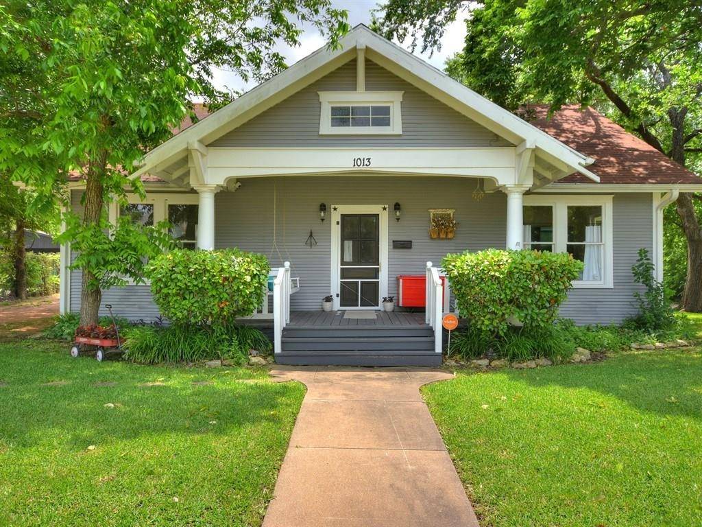 1013 W 7th ST, Taylor, TX 76574