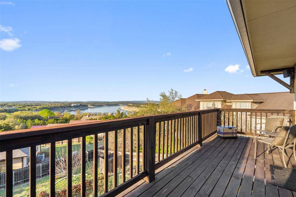 500 Sinclair DR, Spicewood, TX 78669