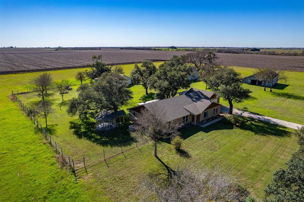 500 County Rd 414, Taylor, TX 76574