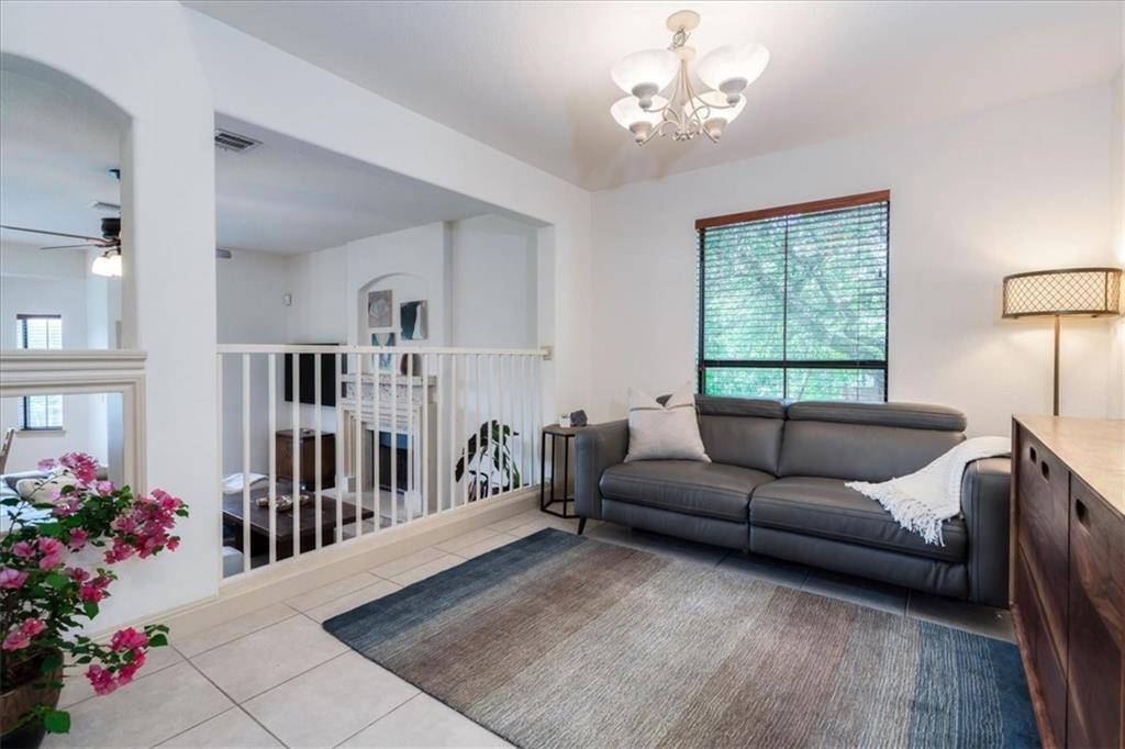 110 Cowal DR N, Spicewood, TX 78669