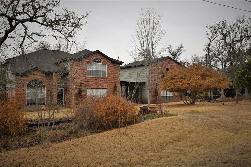 1098 Wesley LN, Lexington, TX 78947