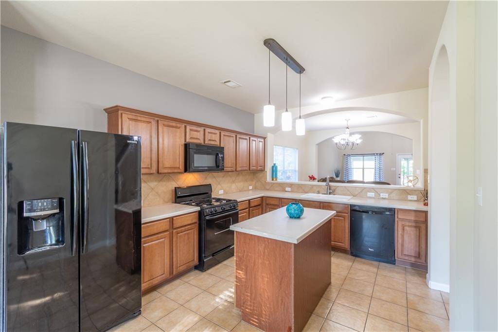868 Dark Horse LN, Buda, TX 78610