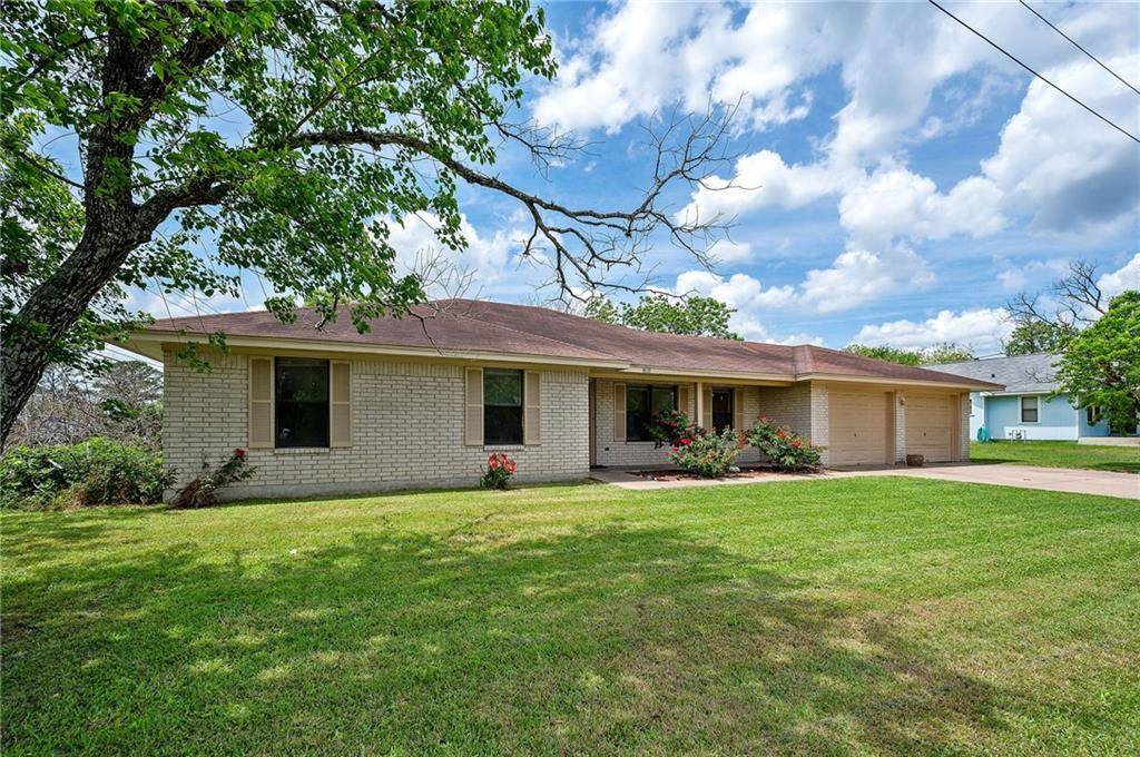 817 N Waco ST, Giddings, TX 78942