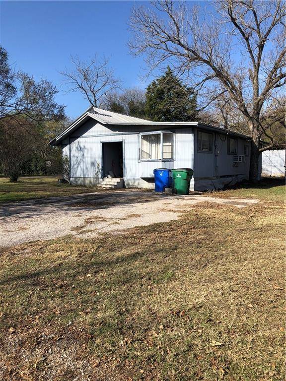 1122 W 3rd ST, Taylor, TX 76574