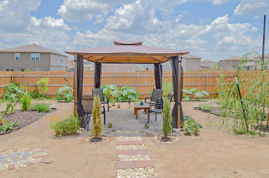 300 UNCLE BILLY WAY, Jarrell, TX 76537