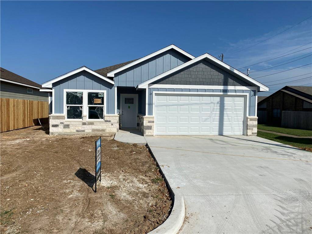 488 S Leon ST, Giddings, TX 78942
