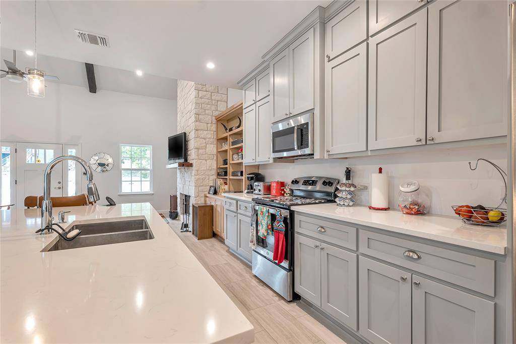 227 Hanauma DR, Bastrop, TX 78602