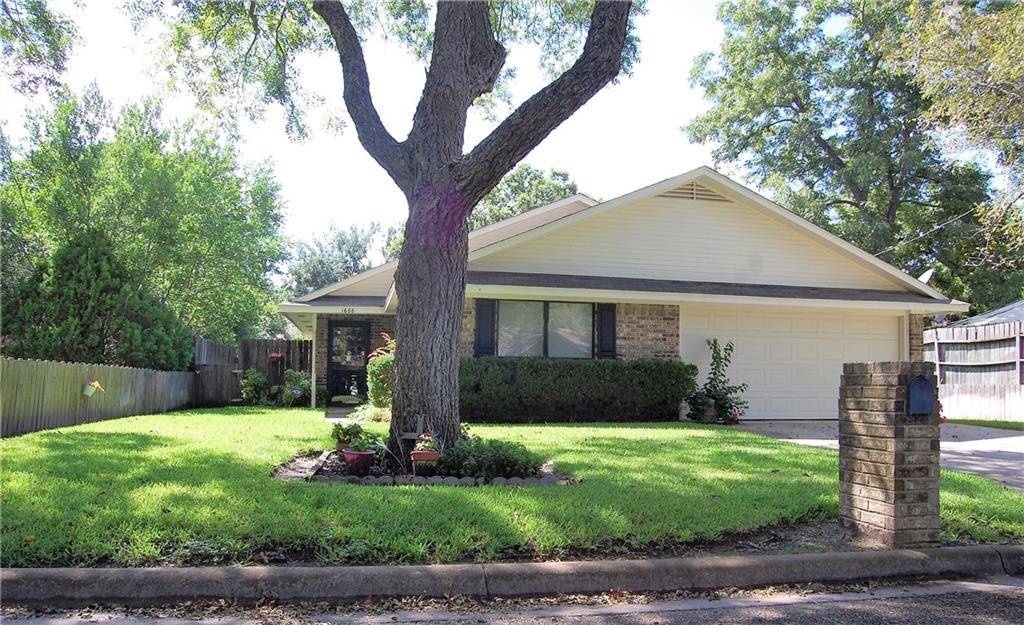 1608 N Hoover Ave, Cameron, TX 76520